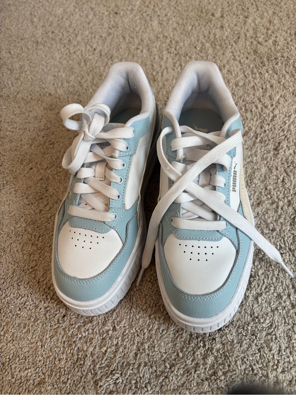 Puma Kids Low-Top Sneakers in White and Light Blue